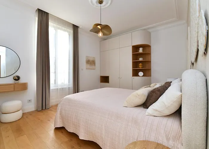 Large Apartment, Chic And Cozy -