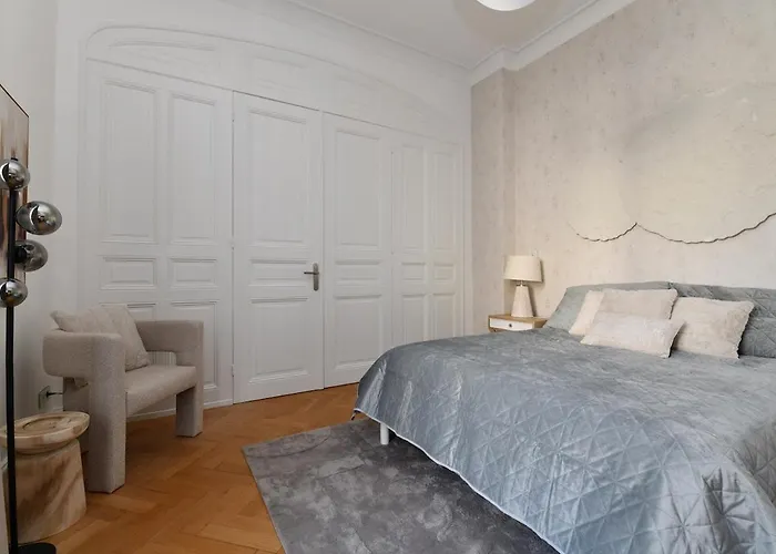 Large Apartment, Chic And Cozy - *